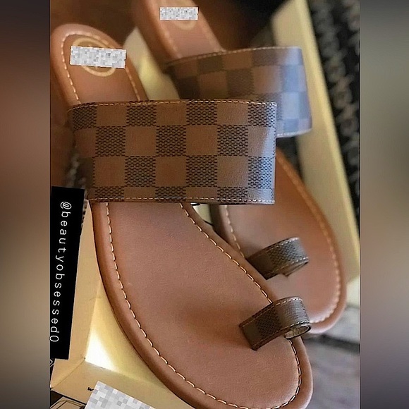 🆕🌿🤎MKS: CHESS BROWN Sandals SIZE 9 - Picture 1 of 6